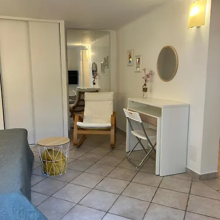 Beautiful Studio + Large Terrace Near The Beaches. Apartamento *