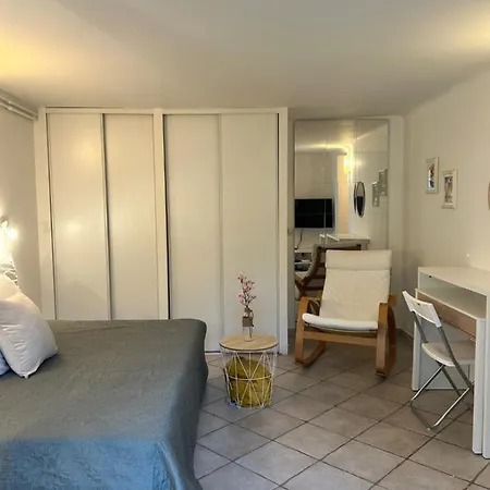 Beautiful Studio + Large Terrace Near The Beaches. Lägenhet *
